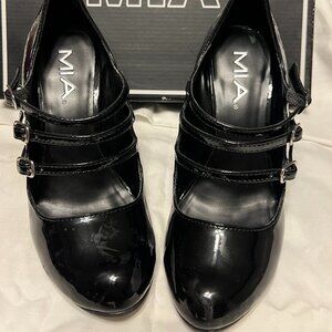 MIA SCARLETT HEELS - BLACK PATENT - SIZE 7